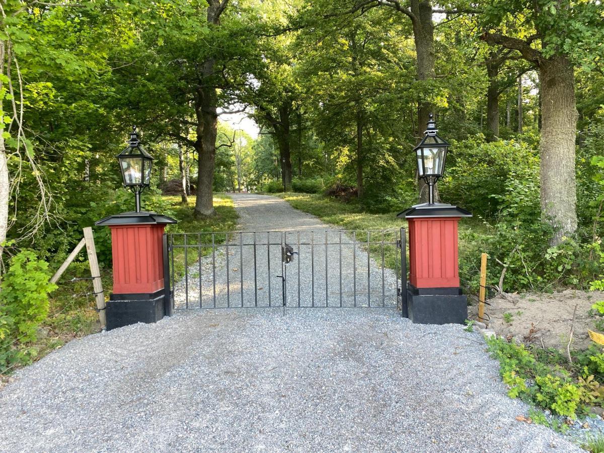 Spectacular 6-Bed House In Beautiful Manor Park Mariefred Exterior foto